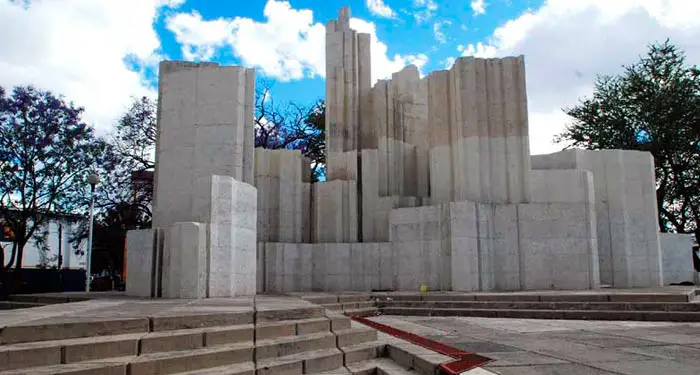 Monumento-Plaza-Federalismo